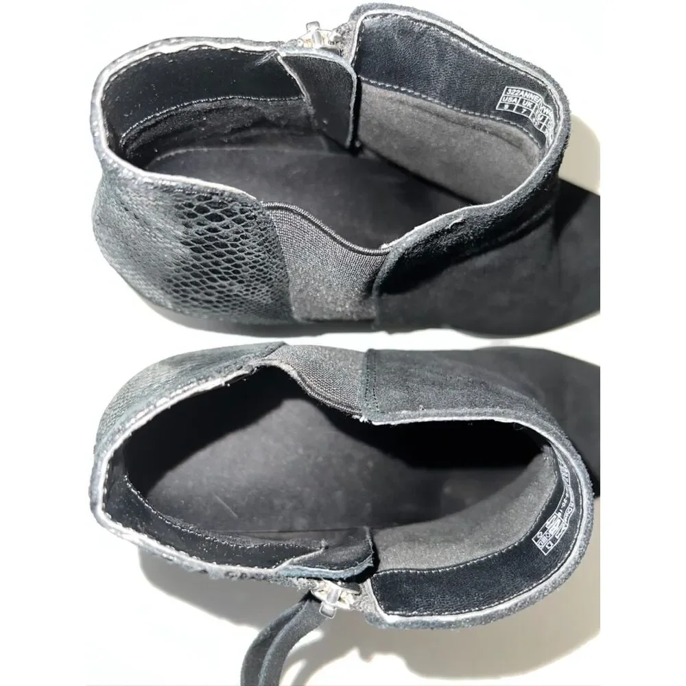 Vionic Anne Black Suede Ankle Boots. Size 9.